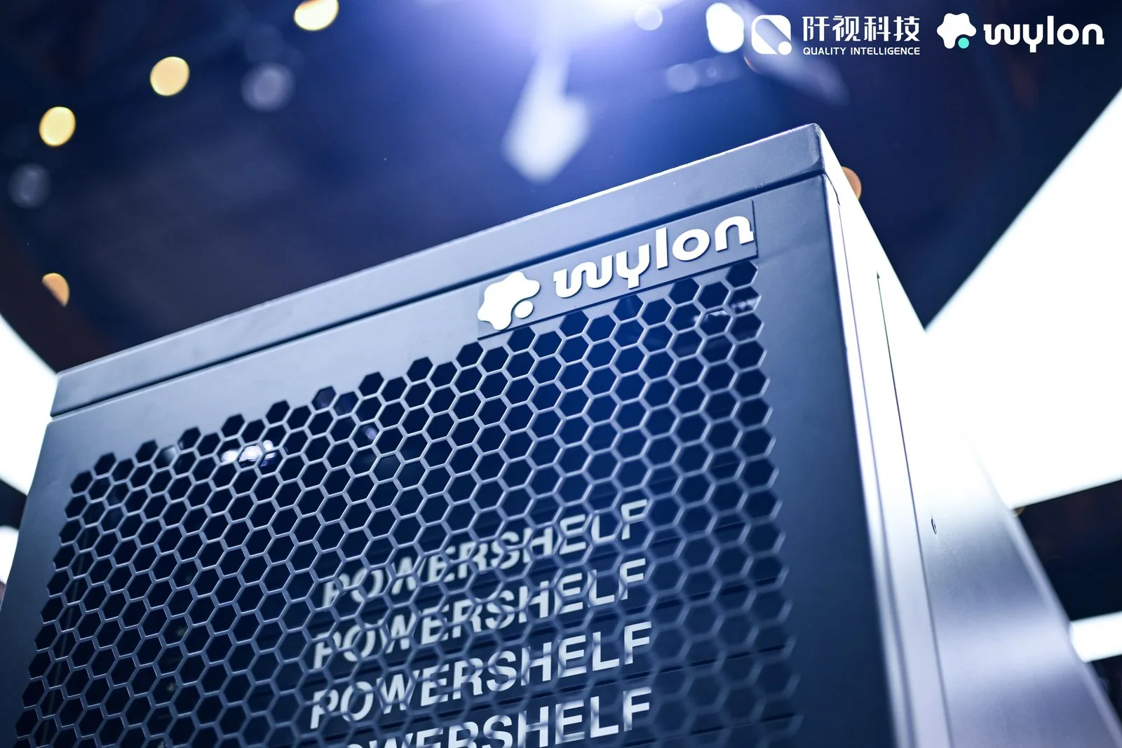 WAIC 2026 现场，专为 Token 工厂而生的 wylon 超节点系统真机